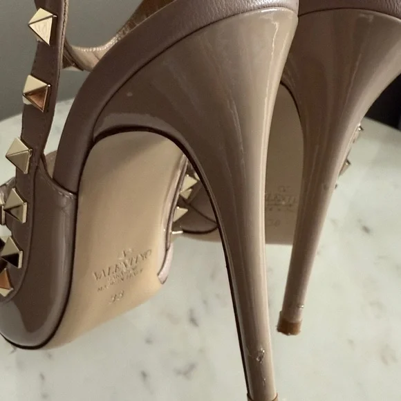Valentino Garavani Rockstud T-Strap Pointed Toe Pump Size 38 - Picture 7 of 10